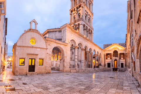 Private Walking Tour in Old Center Split with Licensed GuideTour privato a piedi nel centro storico di Spalato con guida autorizzata