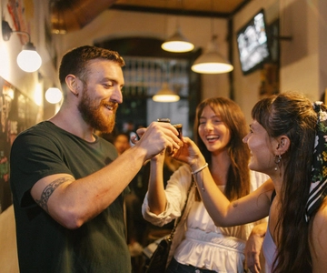 Budapest: Guided Bar Crawl Walking Tour