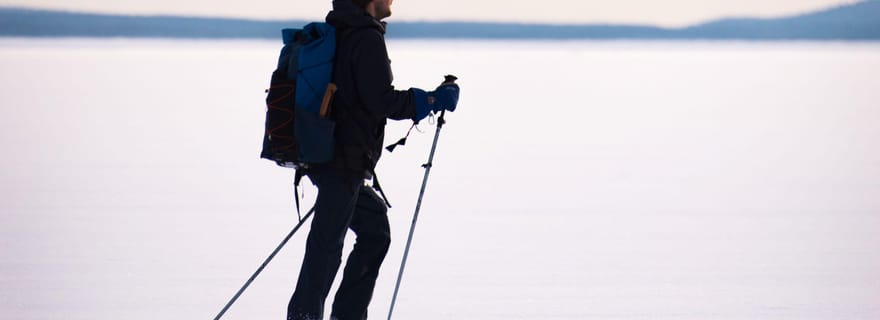 Ski nocturne dans le parc national de Riisitunturi et dîner sauvage
