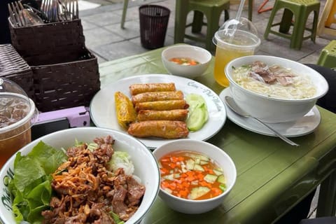 Hanoi: Authentic Halal Food Tour & Train Street Experience - Image 2