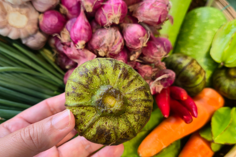 Hue: Market Tour and Cooking Class with typical dishes