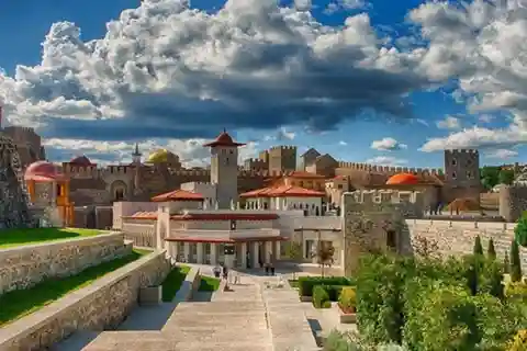 Da Tbilisi: Tour di un giorno a Vardzia, Rabati e Borjomi