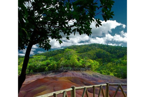 Mauritius South Highlights – Chamarel & Nature Wonders SOUTH GUIDED TOUR STANDARD CAR