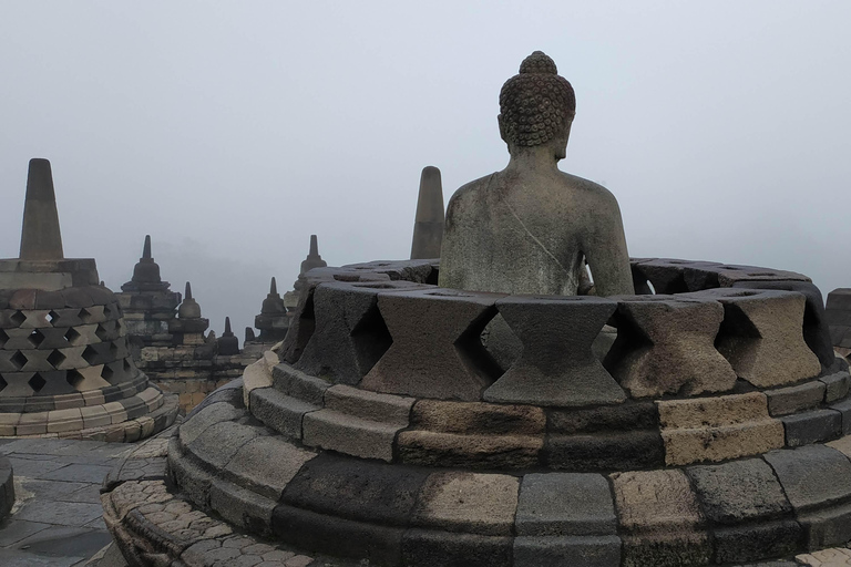 Yogyakarta: Tour di un giorno dei templi di Borobudur e Prambanan