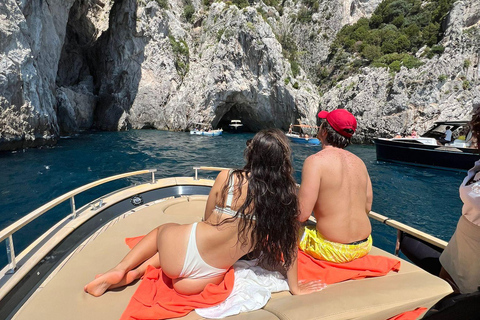 Capri: Secret Corners Boat Tour with Local Skipper