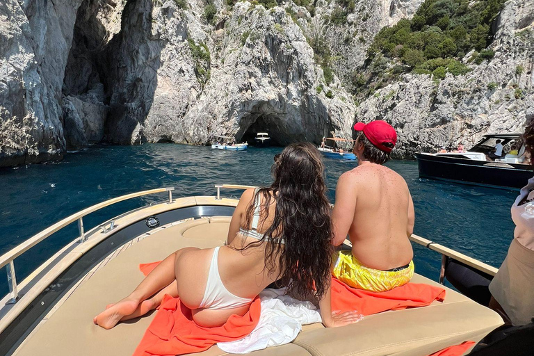 Capri: Secret Corners Boat Tour with Local Skipper