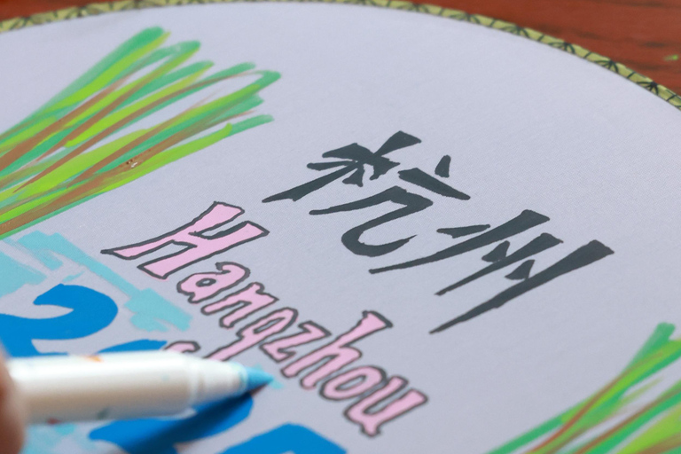 A classic half-day cruise on West Lake Bilingual Service：West Lake & Broken Bridge &Sculling Boat