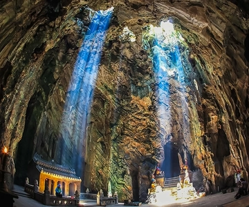 Da Nang: Lady Buddha, Marble Mountains, and Am Phu Cave Tour