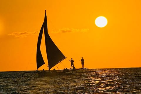 Boracay: Paraw Sailing Sunset Cruise with Guide - Image 2