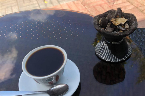 Addis Abeba: Tradycyjna etiopska ceremonia parzenia kawy