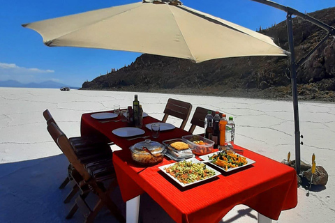 PRIVATE TOUR: UYUNI SALT FLAT 2 NIGHTS 3 DAYS WITH HOTELS