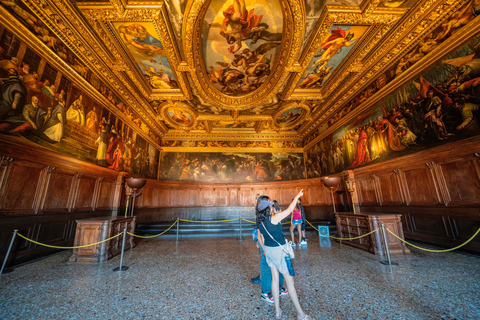 Venice: Exclusive Doge’s Palace Tour with Local Aperitivo English Tour