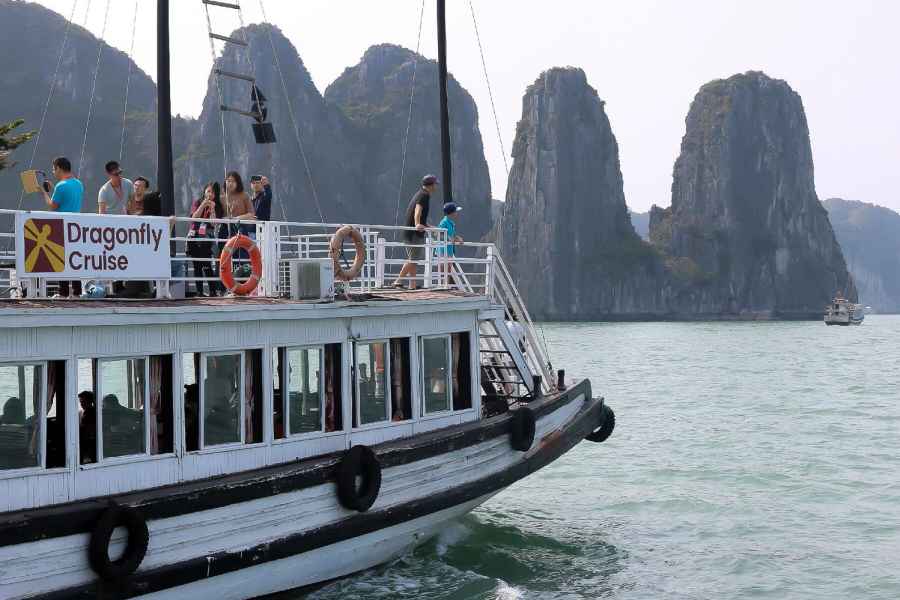 Hanoi: Inseln, Höhlen, Kajak & Halong-Libellenboot-Fahrt