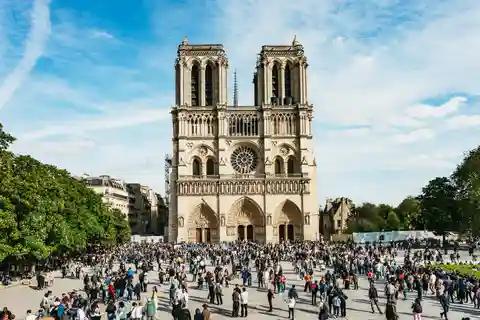 Pariisi: Opastettu kierros Notre-Dame-katedraalin ulkopuolella