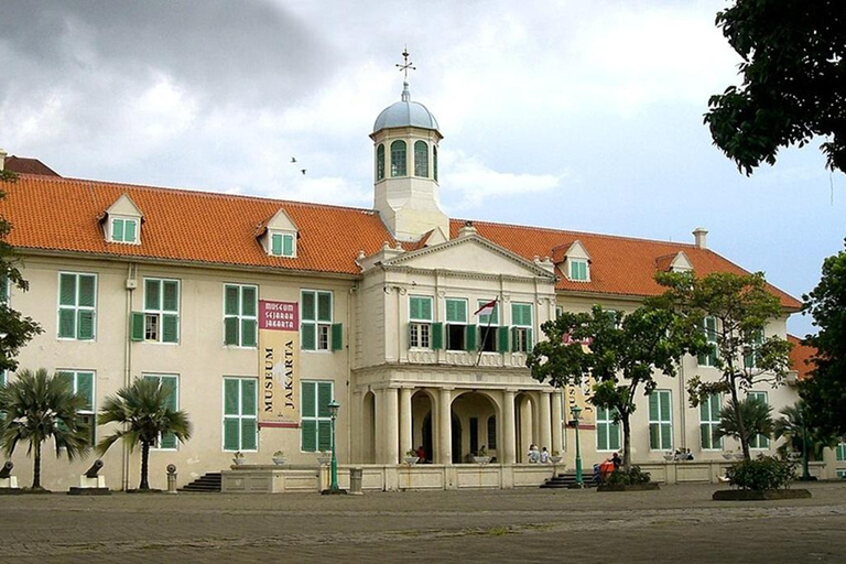 Jakarta:: City Sightseeing Motorbike Tour