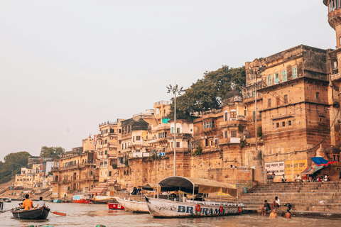 Varanasi Ganga Aarti Tour met Sarnath Boeddhistische TempelDeze optie met privéauto en gids