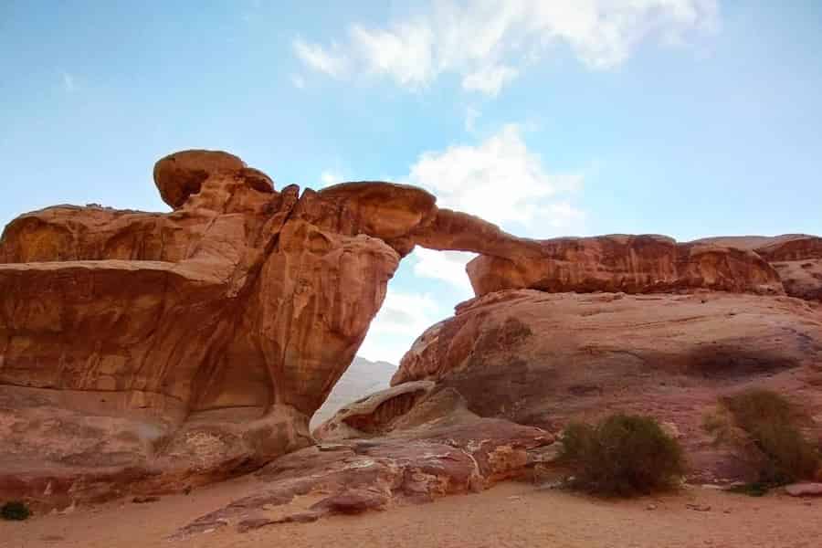 Wadi Rum: 2-stündige Jeeptour mit Beduinentee. Foto: GetYourGuide Wadi Rum: 2-stündige Jeeptour mit Beduinentee. Foto: GetYourGuide