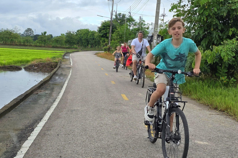 جولة شيانغ ماي بالدراجة: في ريف لانا مع مرشدرحلة ركوب الدراجات المشتركة لاستكشاف ريف لانا