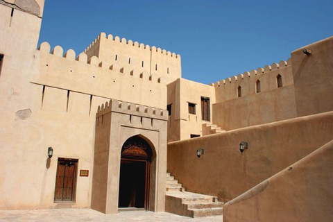 From Muscat: Full-Day to Nizwa-Misfat Al Abriyeen-Al Hamra