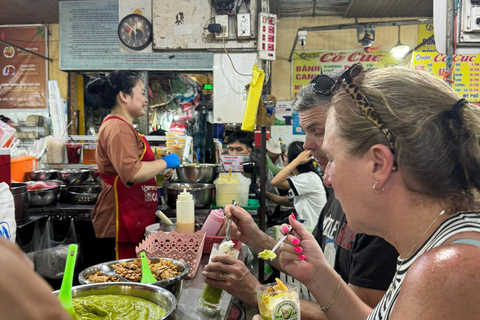 Recorrido privado en moto por la ciudad de Da Nang con comida callejera