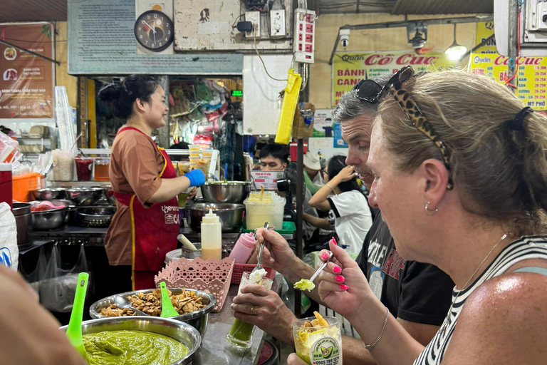 Tour gastronômico particular de rua em motocicleta na cidade de Da Nang