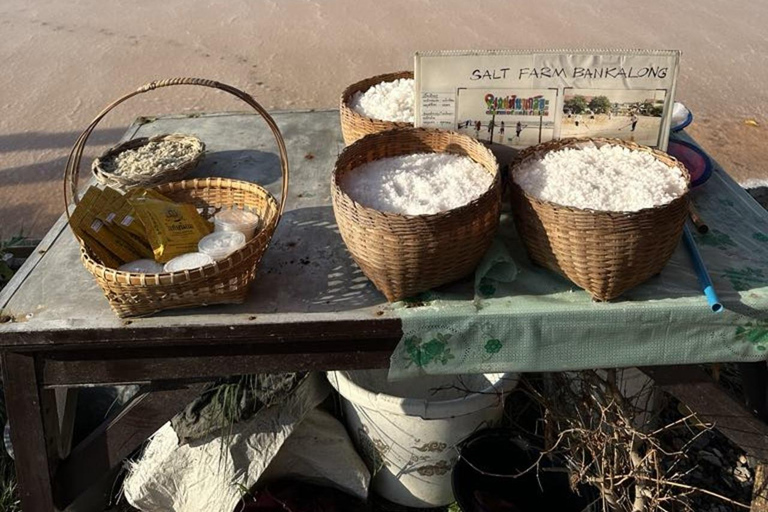 Bangkok: Maeklong Railway and Floating Market Tour