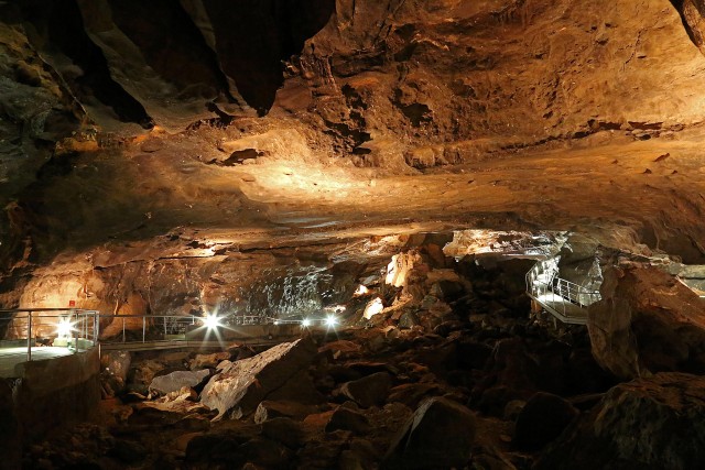 Visit Al Hoota Cave in Jebel Akhdar