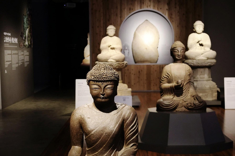 Chuncheon: Gugok Falls, Arboretum & Dakgalbi Tour