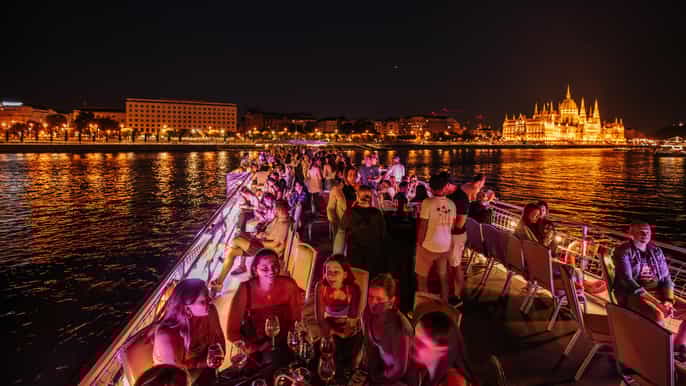 Budapest: Lotus Cruise with Unlimited Aperol and Prosecco