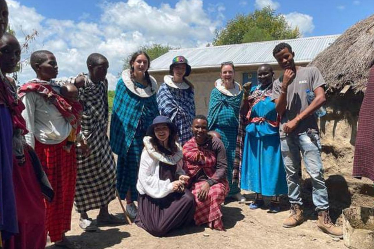 Arusha: visita a la aldea maasai y cascadaExcursión de un día: visita al poblado maasai y Cascada