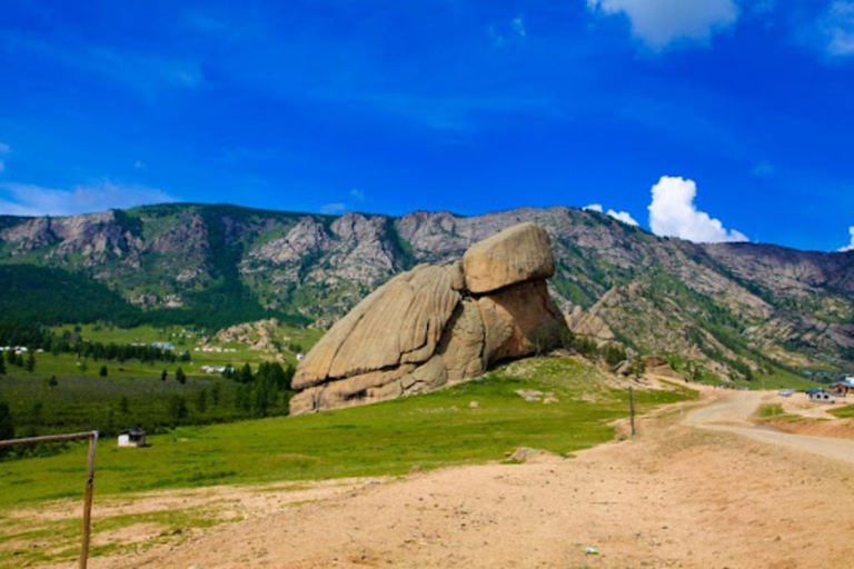 5-Day Central Mongolia Tour with Hot Springs