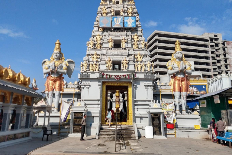 Ahmedabad: Private City Tour with Guide, Car, and Meal