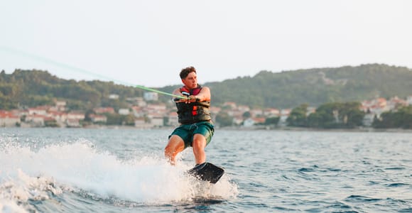Vibes und Abenteuer: Wakeboarden in Korčula, Lumbarda!