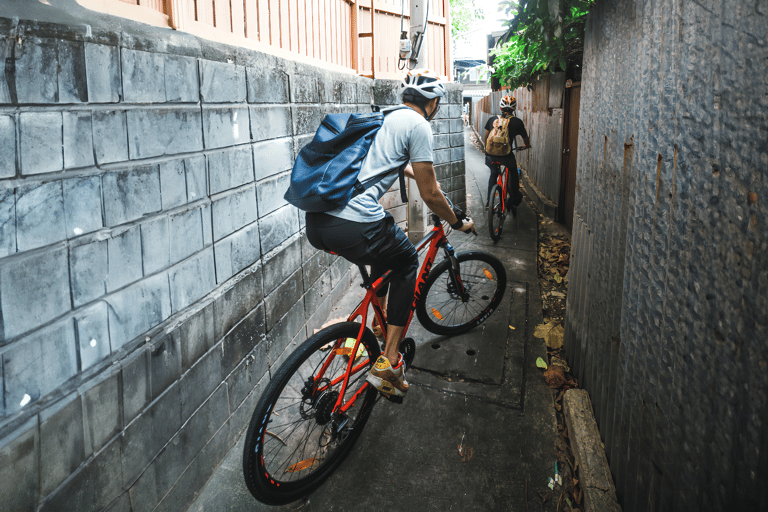 Must-try: Hidden Bangkok Bike and Food Tour