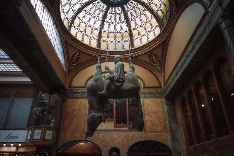 Praag: in de voetsporen van David Černý Streetart Tour