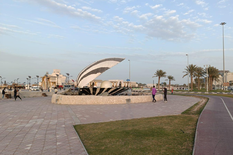 From Doha Airport: Private Guided City Tour