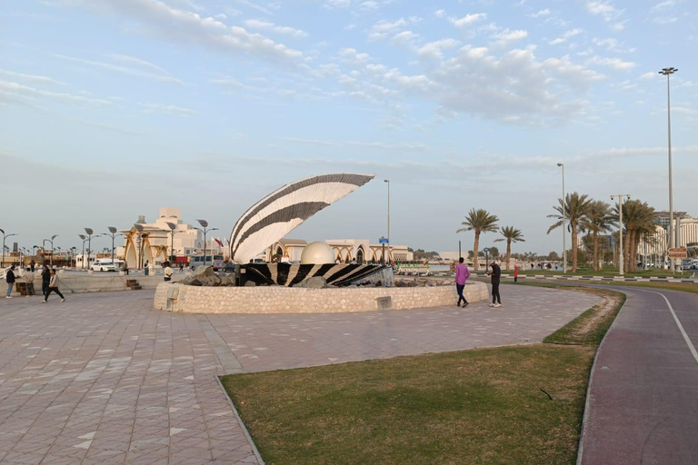From Doha Airport: Private Guided City Tour