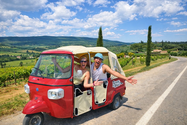 San Gimignano: Tuscany Tour by Tuk Tuk with Lunch and Wine