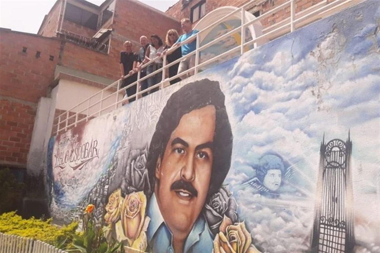 Medellín : visite d'une journée complète sur les traces de Pablo Escobar avec Carlos, l'ancien policierMedellín : visite guidée d'une journée complète sur les traces de Pabl