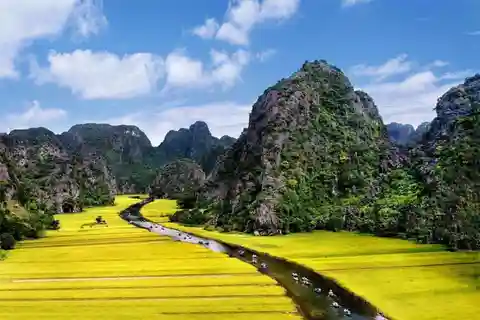 Au départ de Hanoi : Trang An, Hoa Lu et la grotte de Mua, visite d'une jounée de luxe