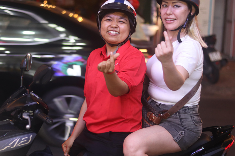 Ho-Chi-Minh-Stadt: Vintage-Vespa-Nachtleben-TourAbholung für Reisende von Hotels in Distrikt 1, 3 und 4