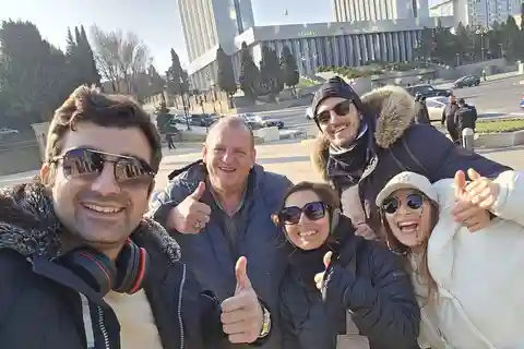 Baku: Stunning Walking Tour of Historical and Modern City