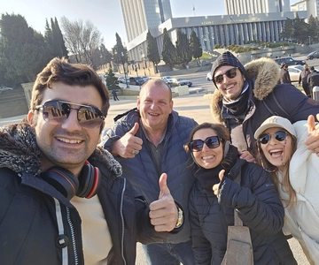 Baku: Stunning Walking Tour of Historical and Modern City