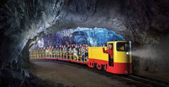 Koper/Triest: Höhle von Postojna & Burg Predjama Tour & Ticket