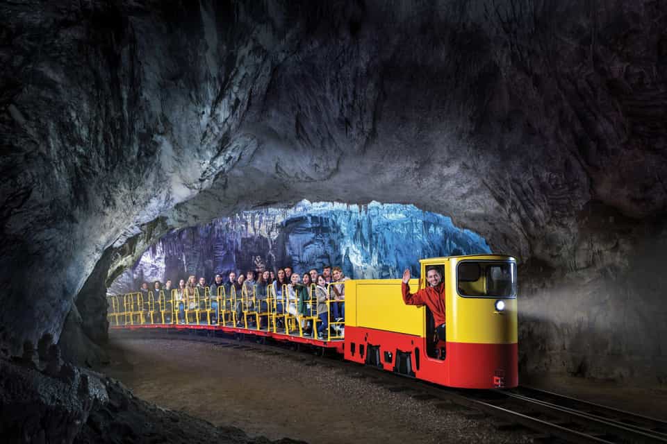 Halbtagestour Postojna-Höhle und Burg Predjama