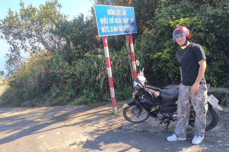 Da Nang: Monkey Mountain Only (Motorbike Tour)