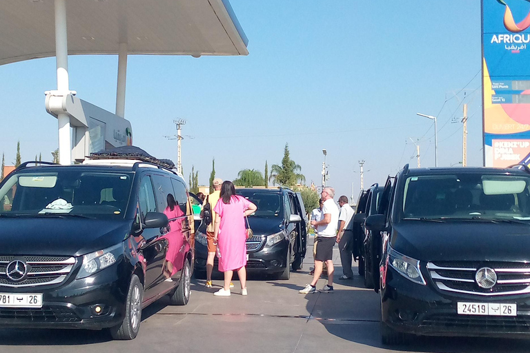 خدمة نقل خاصة من وإلى المطار: مطار مراكش ⇆ فنادق/رياضخدمة النقل من المطار وإلي المطار في مراكش ⇆ ال