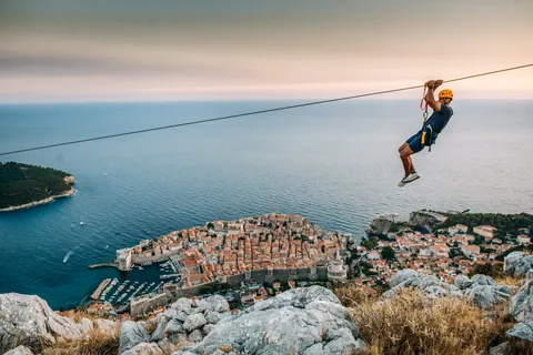 Dubrownik: Sunset Zip Line Experience, a następnie wino