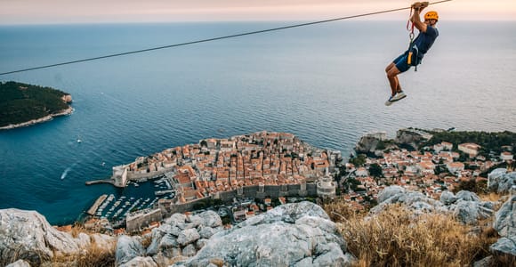 Dubrovnik: Zip-Line-Erlebnis bei Sonnenuntergang mit anschließendem Wein