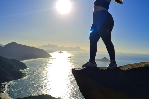 Rio de Janeiro: Tour a piedi di Pedra do Telégrafo con spiaggeAlba: Tour escursionistico di Pedra do Telégrafo con le spiagge